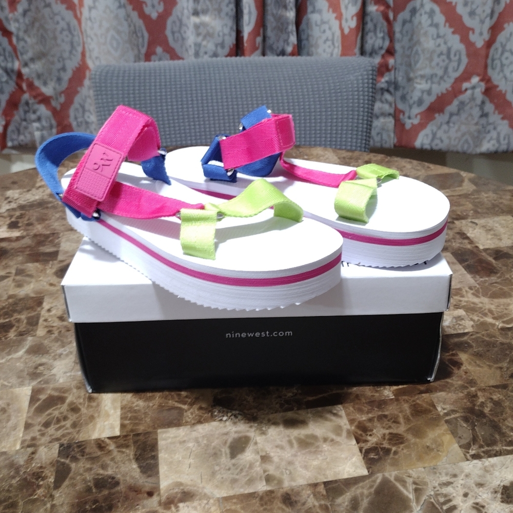 Nine West Camping2
